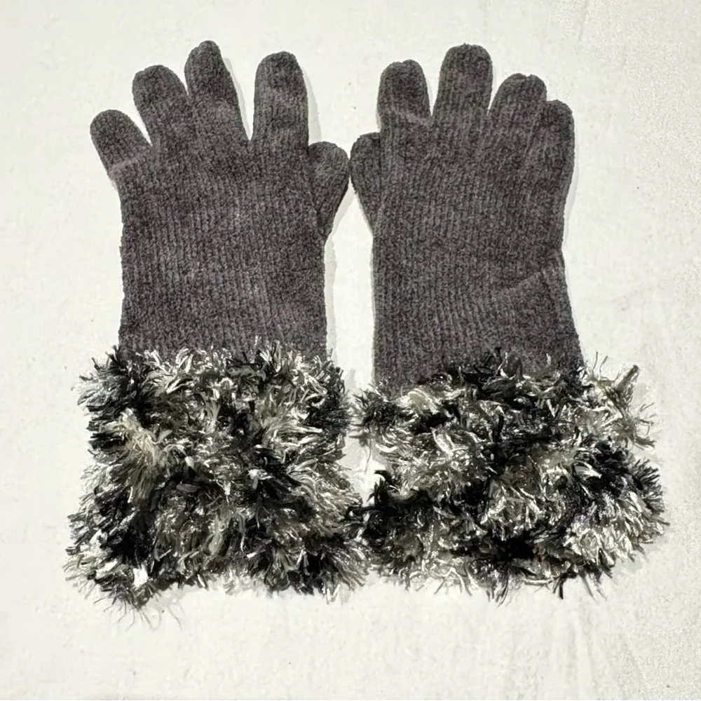 Merona Women's Grey Gloves One Size Fits most, preowned but never used